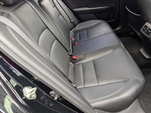 Used 2017 Honda Accord Touring image 13