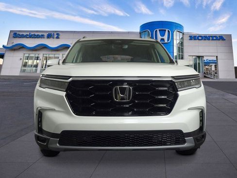 New 2025 Honda Pilot Touring image 8