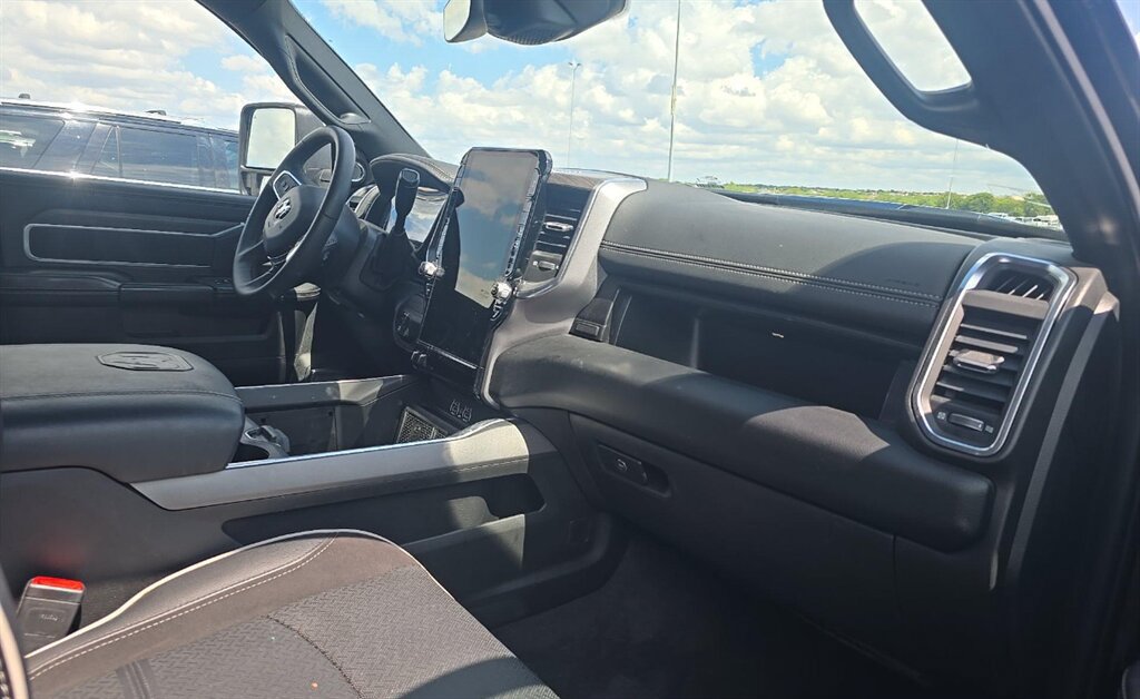 Used 2025 RAM 2500 Laramie AWD/4WD image 5