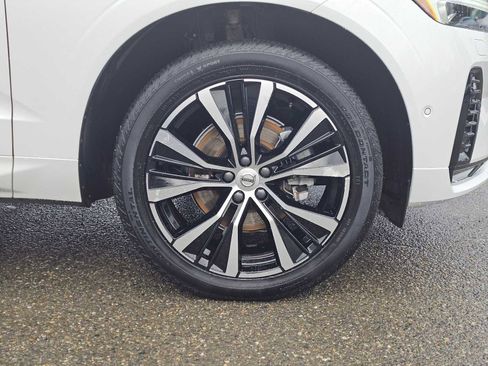 Certified 2025 Volvo XC60 B5 Plus image 9