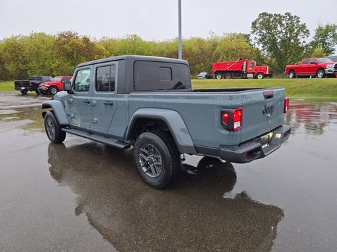 New 2025 Jeep Gladiator Sport image 3
