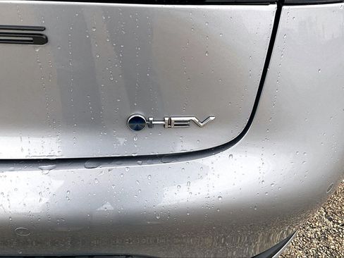 Used 2025 Toyota Prius LE FWD image 8