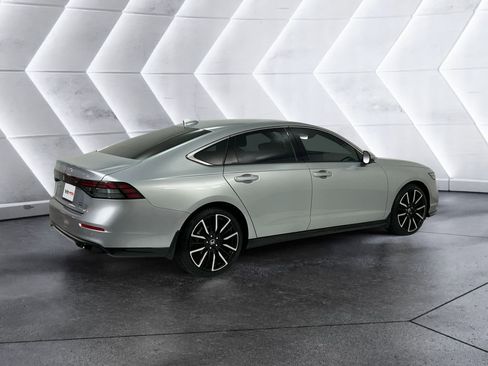 Used 2024 Honda Accord Touring image 4