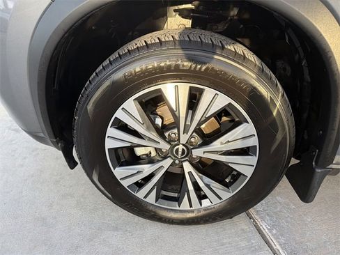 Used 2023 Nissan Rogue SV image 32