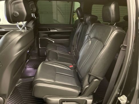 Certified 2023 Jeep Wagoneer Series III w/ Convenience Group I AWD/4WD image 24