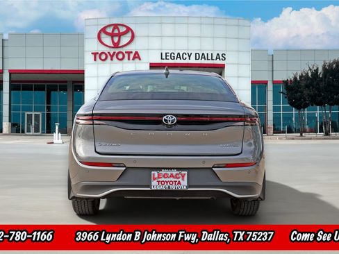 Used 2024 Toyota Crown AWD/4WD image 8