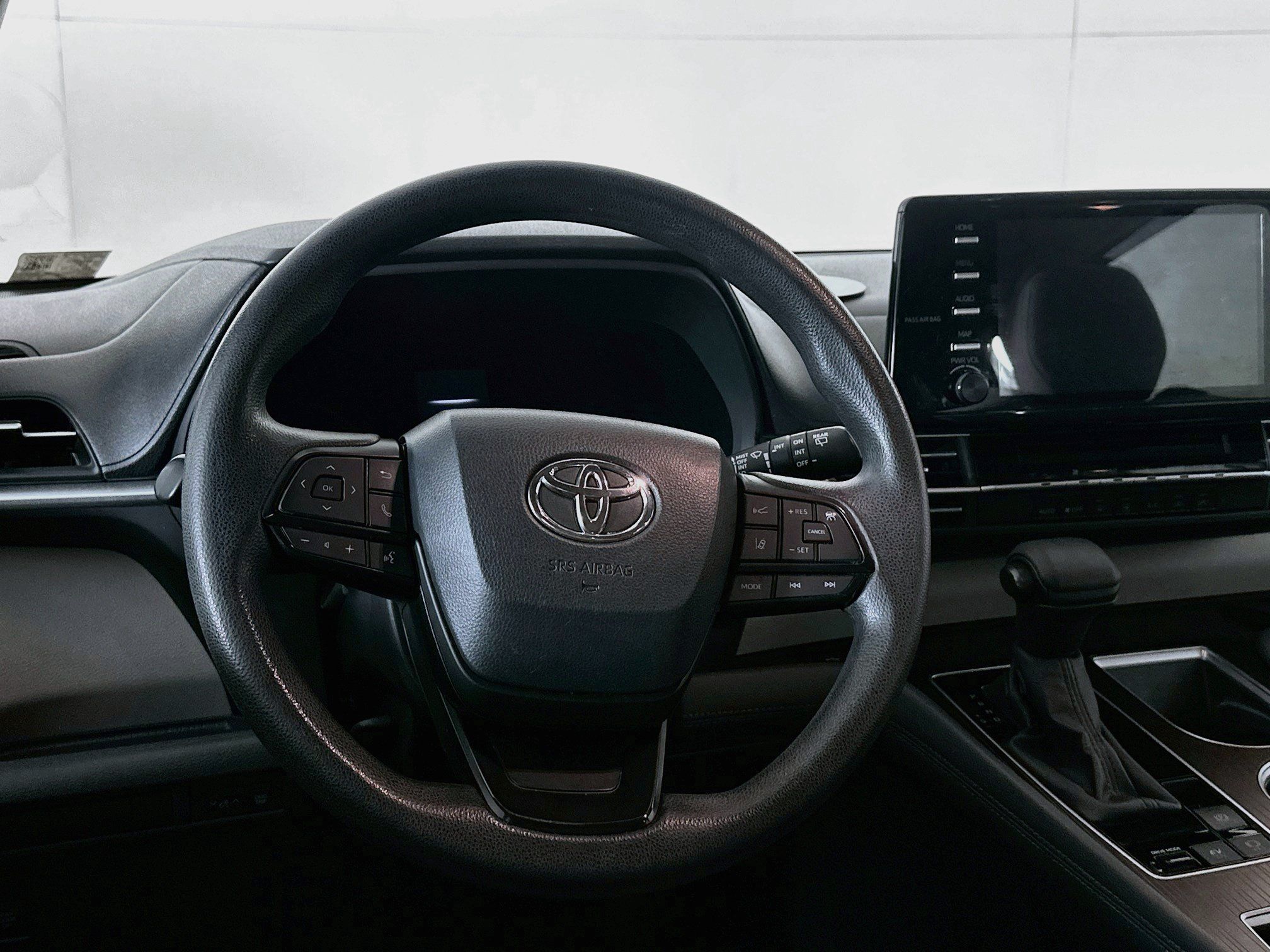 Used 2024 Toyota Sienna LE FWD image 18