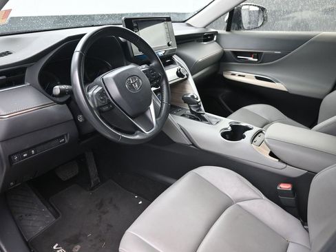 Used 2022 Toyota Venza XLE image 19