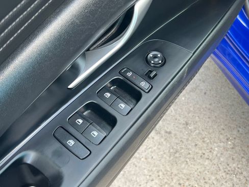Used 2025 Hyundai Elantra SEL FWD image 11