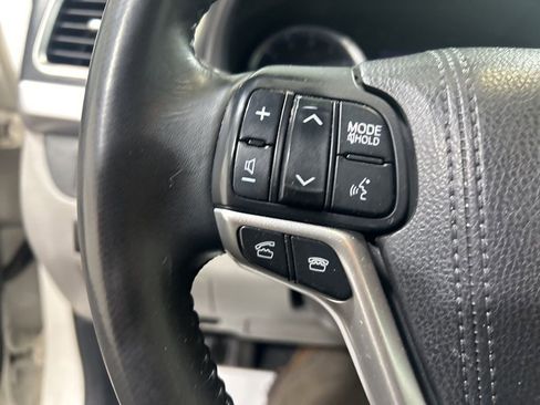 Used 2015 Toyota Highlander XLE image 24