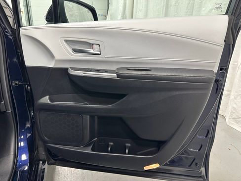Used 2025 Toyota Sienna XSE image 62