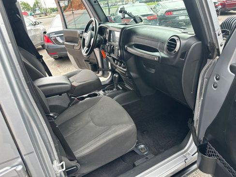 Used 2016 Jeep Wrangler Unlimited Sport w/ Quick Order Package 24S AWD/4WD image 16