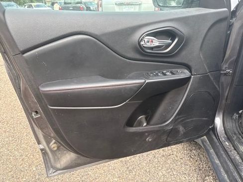 Used 2021 Jeep Cherokee Trailhawk AWD/4WD image 26