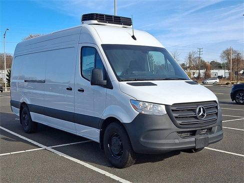 Used 2024 Mercedes-Benz Sprinter 2500 image 6