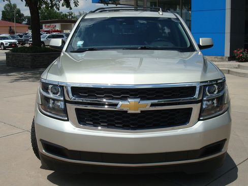 Used 2016 Chevrolet Tahoe LT image 2