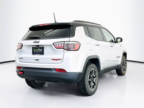 Used 2025 Jeep Compass Trailhawk AWD/4WD image 9