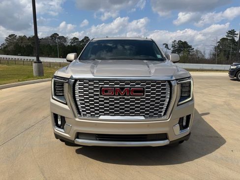Used 2021 GMC Yukon XL Denali image 9