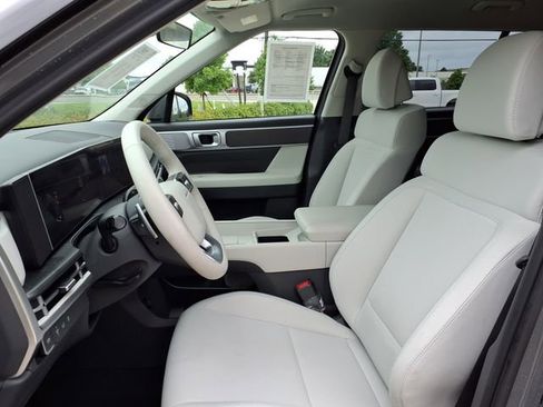 Used 2025 Hyundai Santa Fe SE FWD image 17