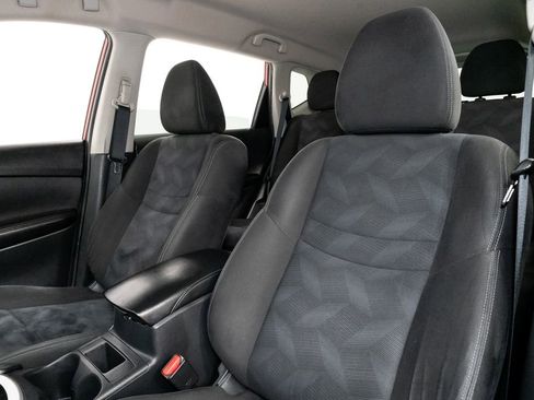 Used 2015 Nissan Rogue SV image 9