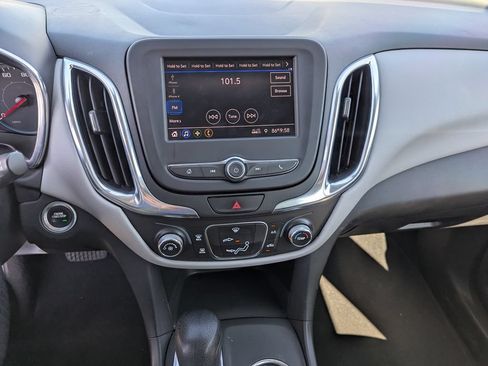 Used 2021 Chevrolet Equinox LS AWD/4WD image 15