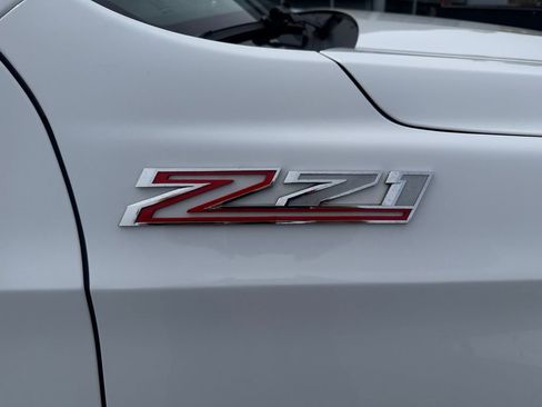 Used 2022 Chevrolet Tahoe Z71 w/ Luxury Package AWD/4WD image 11