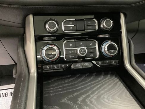 Used 2021 GMC Yukon Denali w/ Denali Premium Package AWD/4WD image 22
