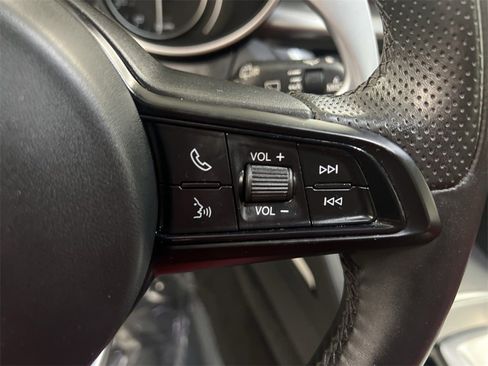 Used 2022 Alfa Romeo Stelvio Veloce image 22