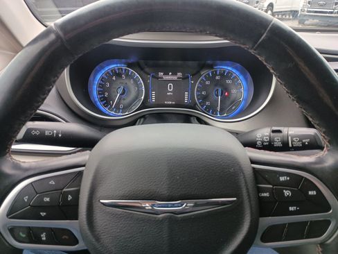 Used 2020 Chrysler Pacifica Touring-L image 14