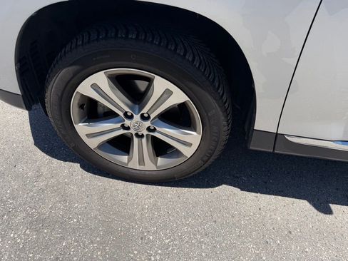 Used 2011 Toyota Highlander Limited w/ Tow Pkg FWD image 10