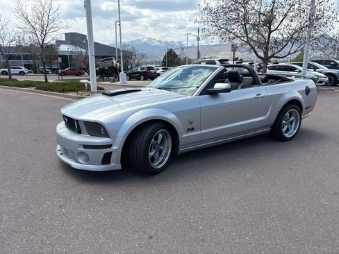 Used 2009 Ford Mustang GT Premium RWD image 3
