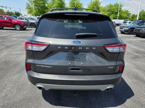 Used 2020 Ford Escape Titanium FWD image 4