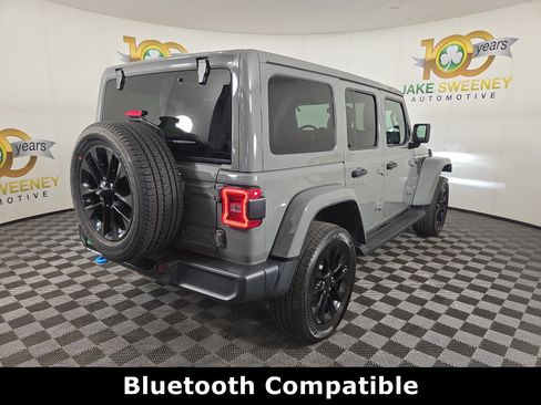 Used 2022 Jeep Wrangler Unlimited Sahara w/ Cold Weather Group AWD/4WD image 10