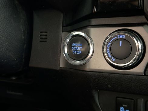 Used 2018 Toyota Tacoma Limited image 27