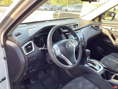 Used 2015 Nissan Rogue S image 13
