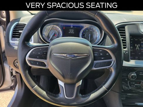 Used 2021 Chrysler 300 Touring RWD image 21