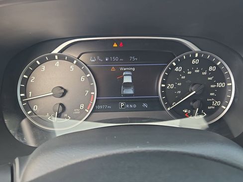 Certified 2025 Nissan Frontier SV image 18