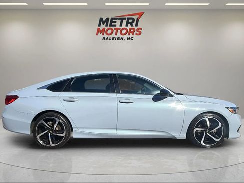Used 2022 Honda Accord Sport image 2
