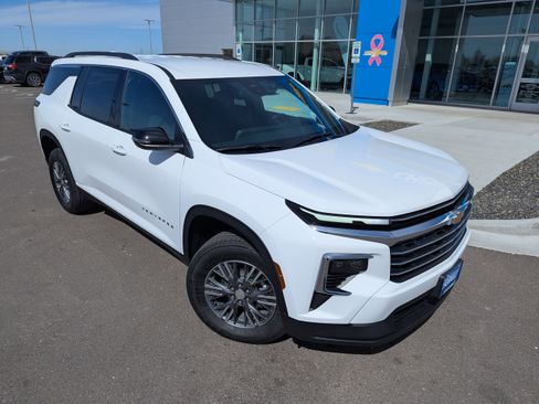 New 2026 Chevrolet Traverse LT image 2