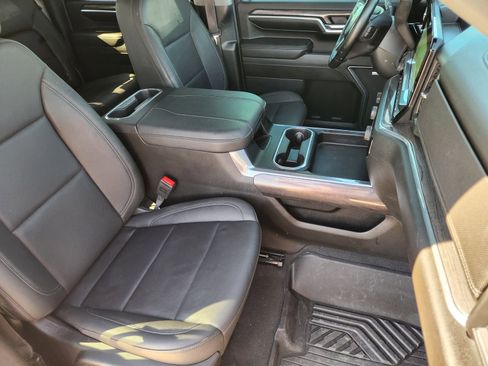 Used 2025 Chevrolet Silverado 2500 LTZ w/ LTZ Convenience Package image 16