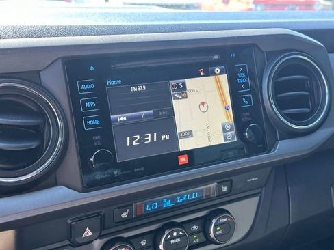 Used 2019 Toyota Tacoma TRD Sport AWD/4WD image 8