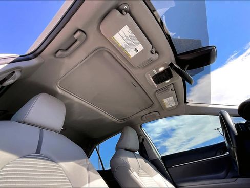 Used 2022 Toyota Camry SE image 13