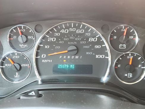 Used 2018 Chevrolet Express 2500 w/ Driver Convenience Package RWD image 24