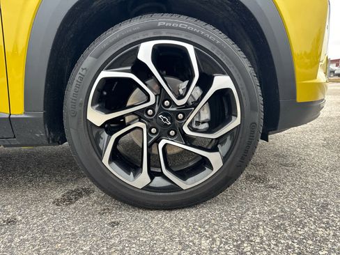 Used 2025 Chevrolet Trax RS image 32