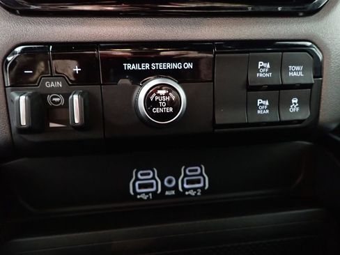 Used 2025 RAM 1500 Big Horn AWD/4WD image 7