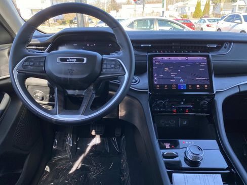 Used 2023 Jeep Grand Cherokee L Limited w/ Black Appearance Package image 10