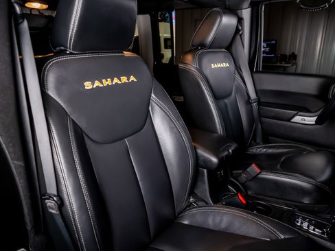 Used 2015 Jeep Wrangler Unlimited Sahara w/ Dual Top Group image 13