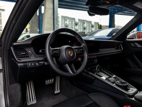 Used 2025 Porsche 911 Carrera image 4