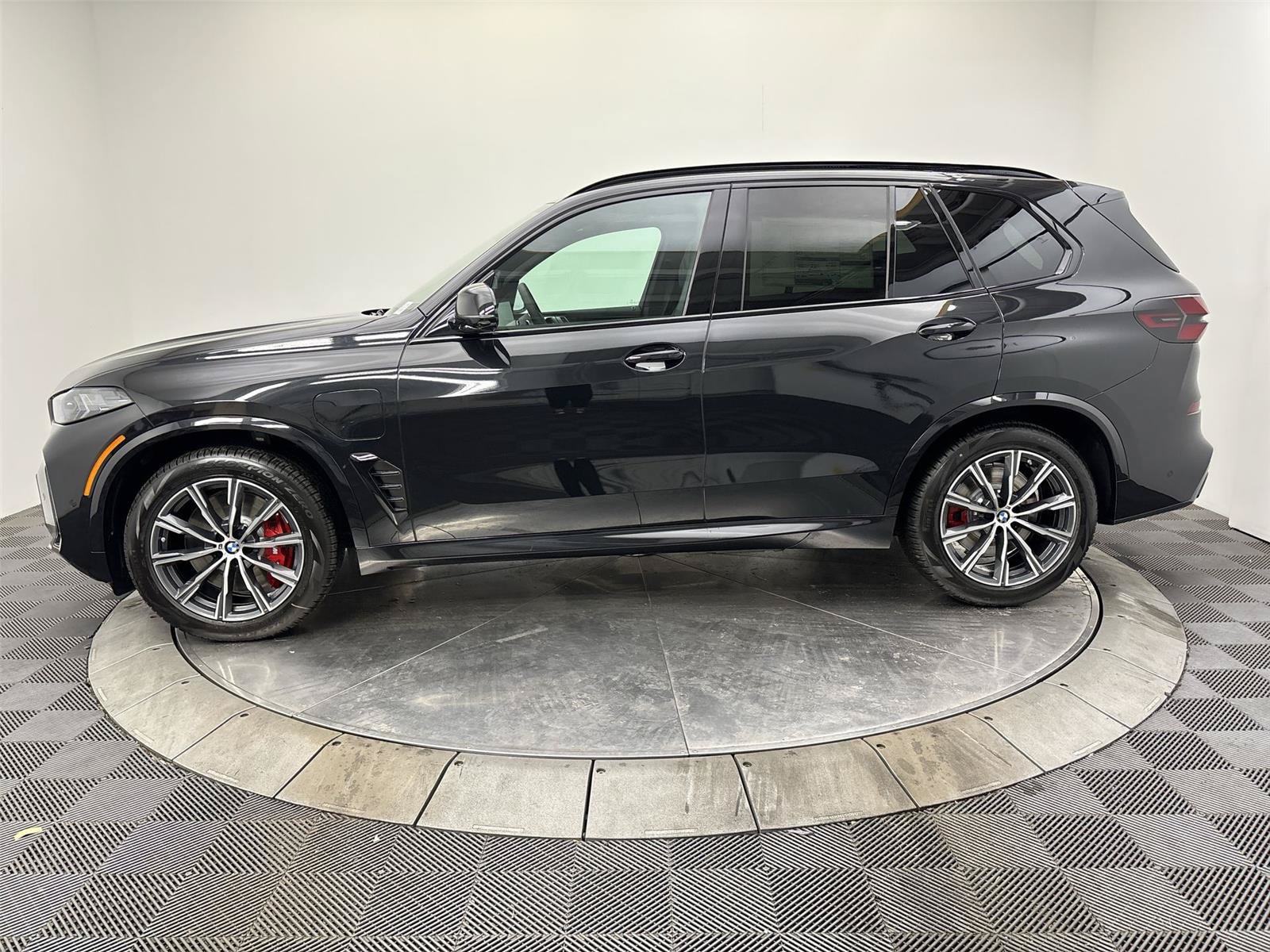 New 2026 BMW X5 xDrive50e w/ M Sport Package AWD/4WD image 16