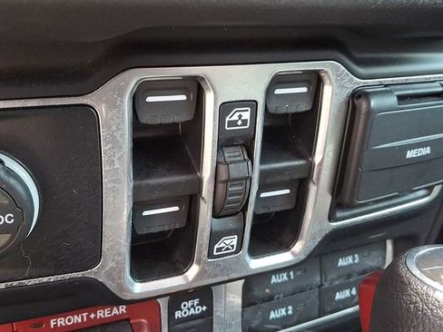 Used 2024 Jeep Gladiator Rubicon w/ Safety Group AWD/4WD image 29