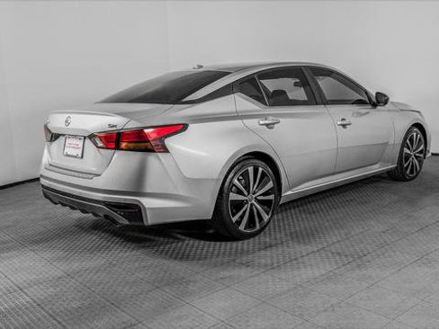 Used 2022 Nissan Altima 2.5 SR FWD image 8